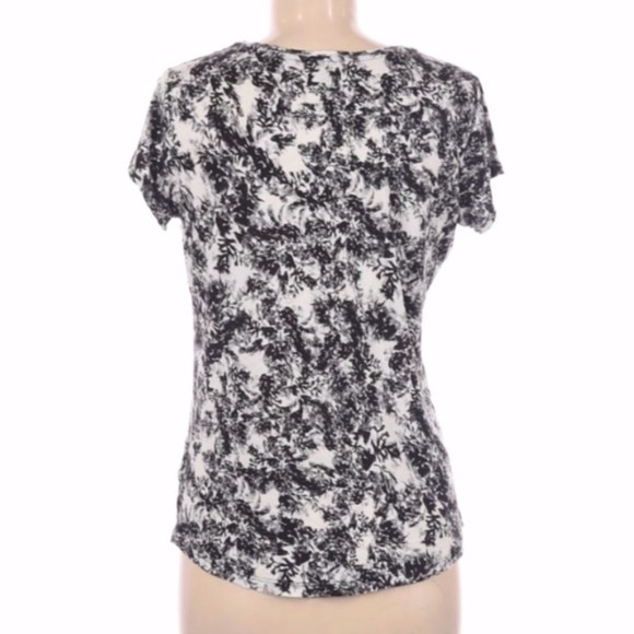 🪩 Simply Vera Vera Wang Short Sleeve T-Shirt Size M - Picture 2 of 4